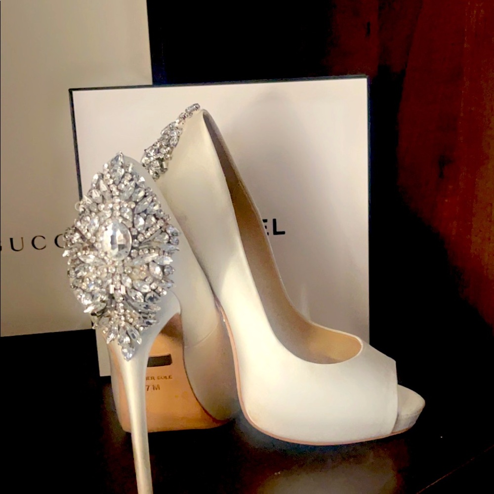 badgley mischka rhinestone shoes size 37